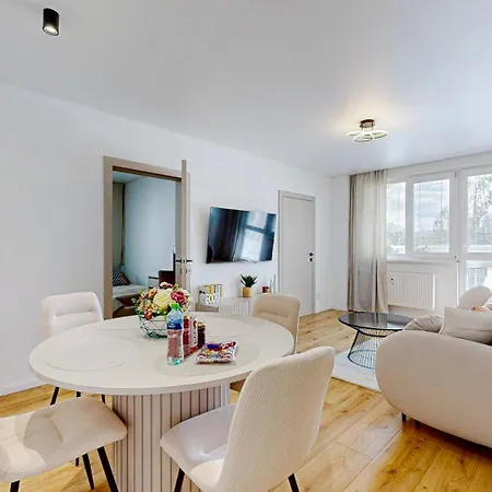 Flexihome Sk - Snp 7 - Four Room Apartment, Ac, Loggia