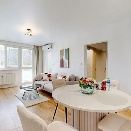 Flexihome Sk - Snp 7 - Four Apartment, Ac, Loggia Daire *