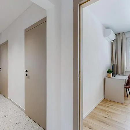 Flexihome Sk - Snp 7 - Four Apartment, Ac, Loggia Daire Kösice