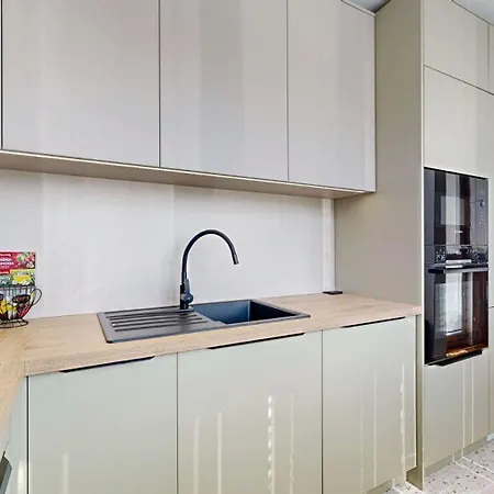 Flexihome Sk - Snp 7 - Four Apartment, Ac, Loggia Daire