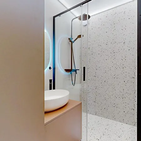 Flexihome Sk - Snp 7 - Four Apartment, Ac, Loggia