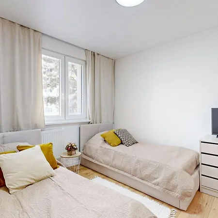 Flexihome Sk - Snp 7 - Four Apartment, Ac, Loggia Daire *