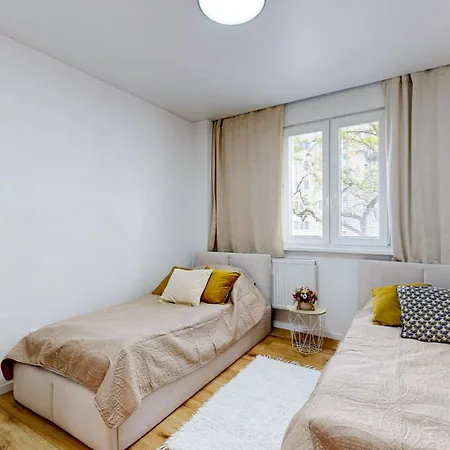 Flexihome Sk - Snp 7 - Four Apartment, Ac, Loggia Kösice