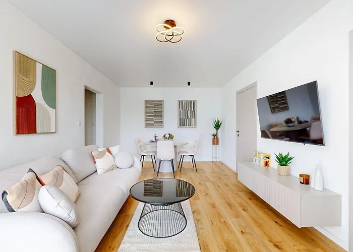 Flexihome Sk - Snp 7 - Four Apartment, Ac, Loggia 아파트