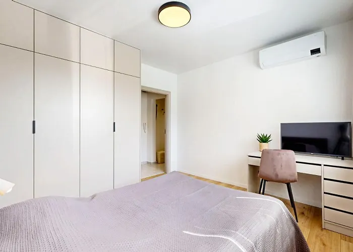 Flexihome Sk - Snp 7 - Four Apartment, Ac, Loggia